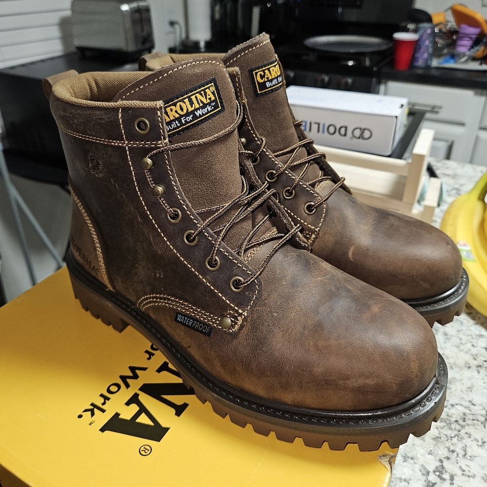 Carolina Men's 6" steel-toe waterproof work boot.